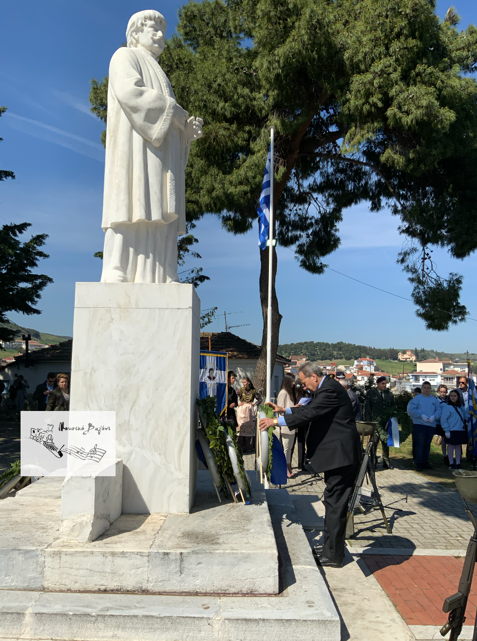 Καταθέσεις Στεφάνων στον Ανδριάντα του Ρήγα