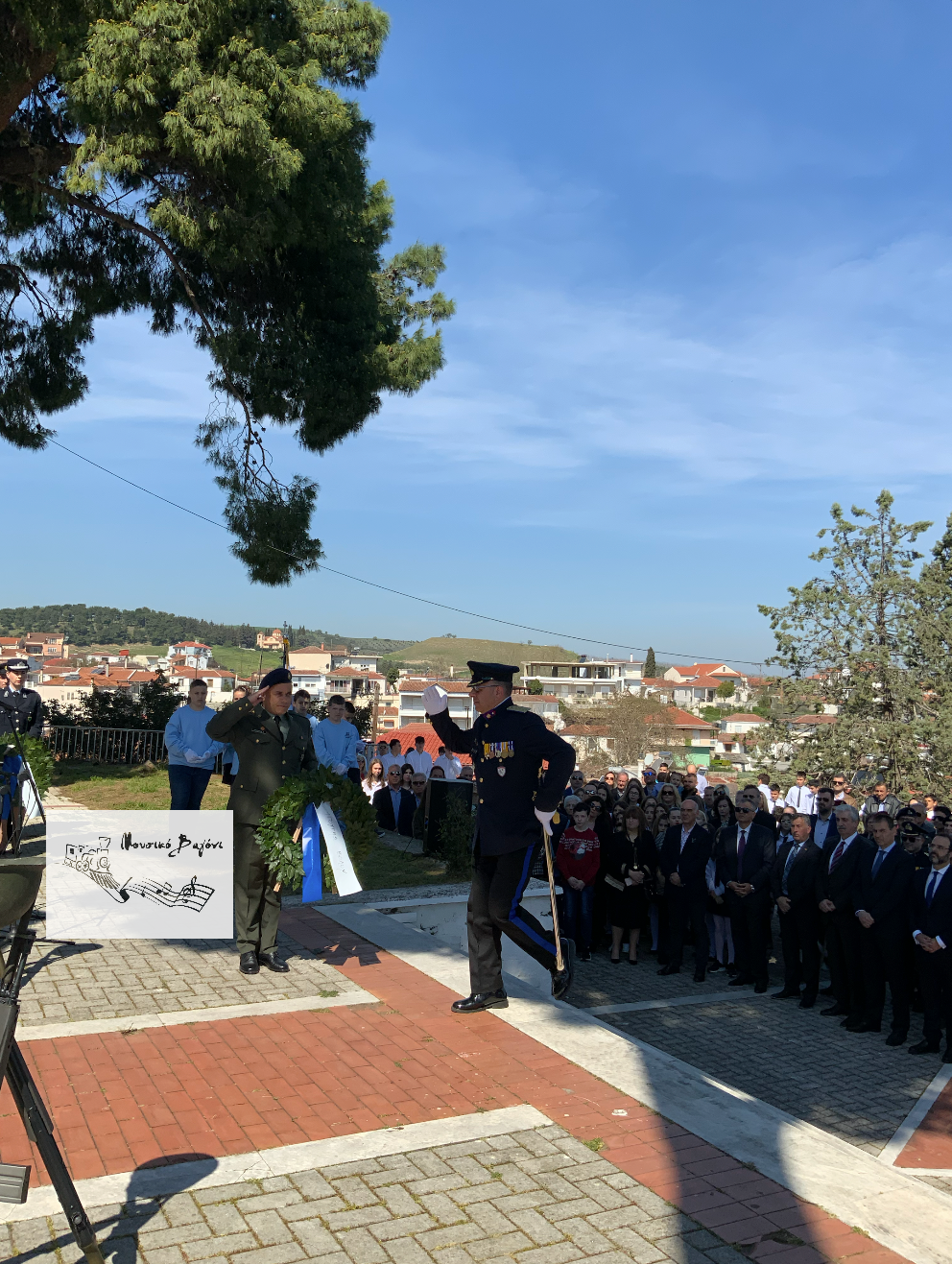 Καταθέσεις Στεφάνων στον Ανδριάντα του Ρήγα