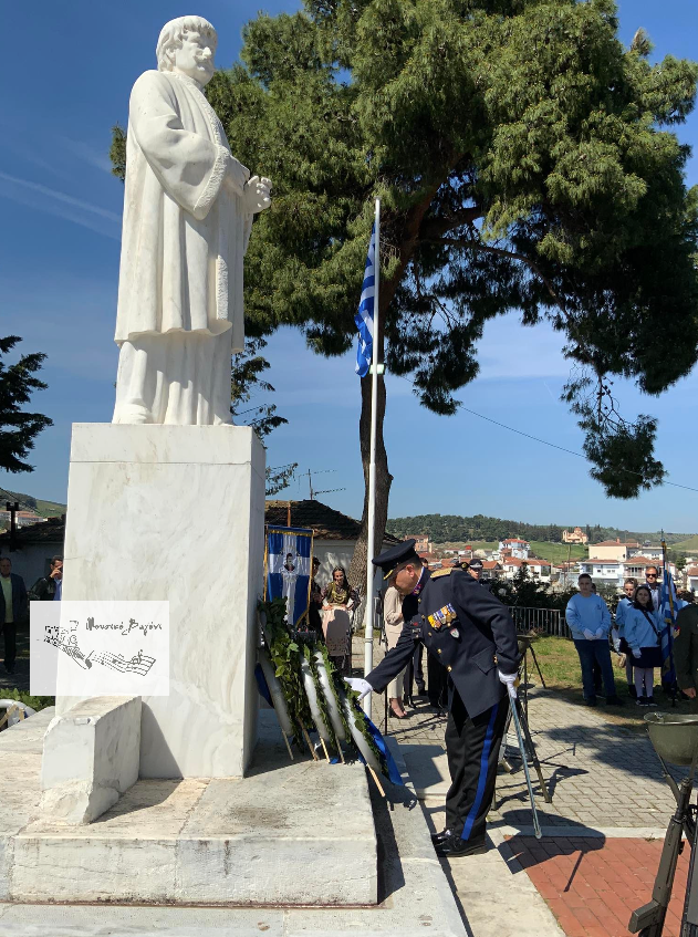 Καταθέσεις Στεφάνων στον Ανδριάντα του Ρήγα