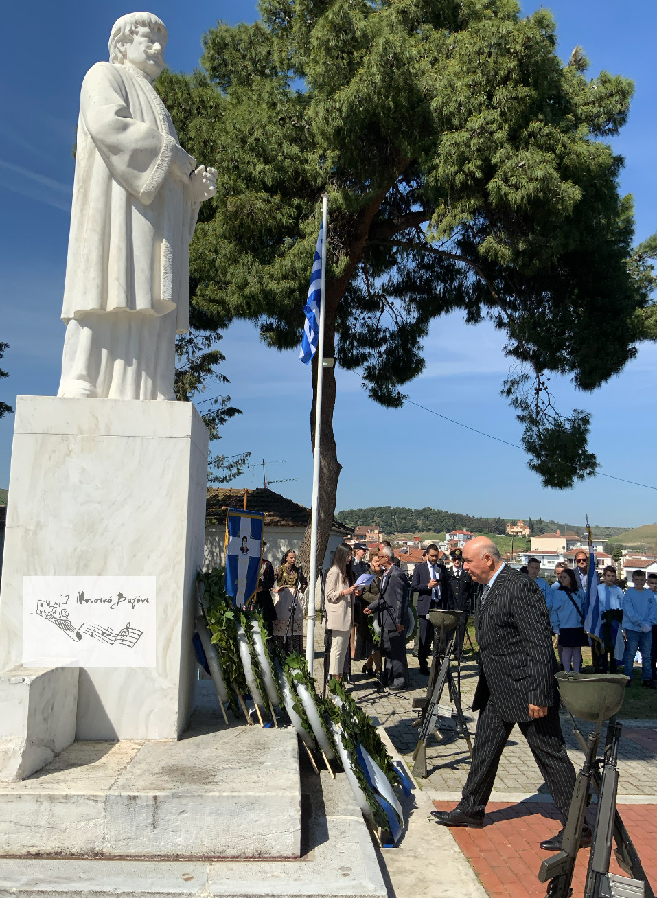 Καταθέσεις Στεφάνων στον Ανδριάντα του Ρήγα