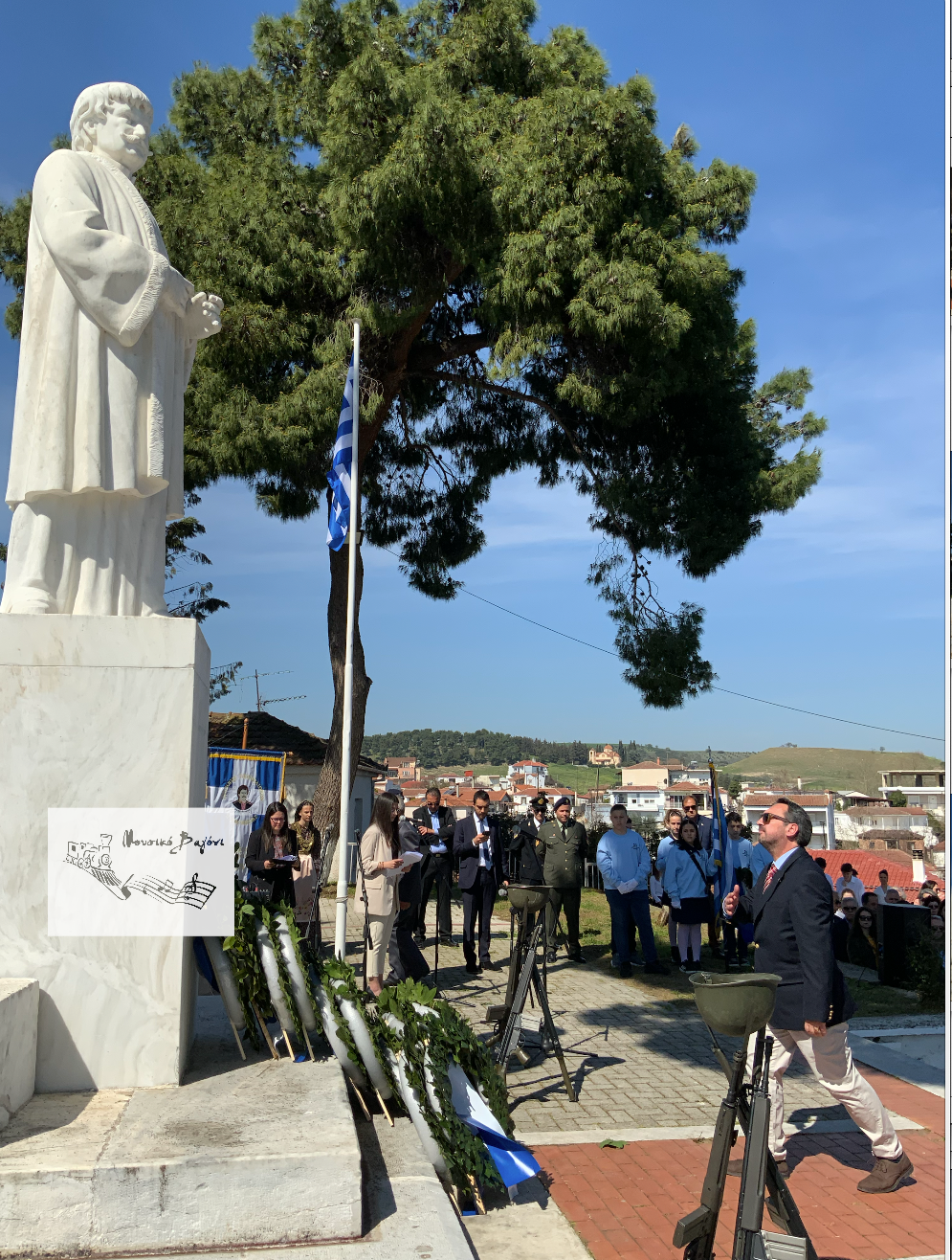 Καταθέσεις Στεφάνων στον Ανδριάντα του Ρήγα