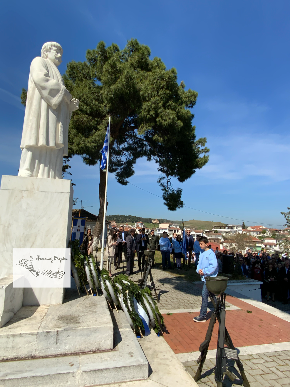 Καταθέσεις Στεφάνων στον Ανδριάντα του Ρήγα