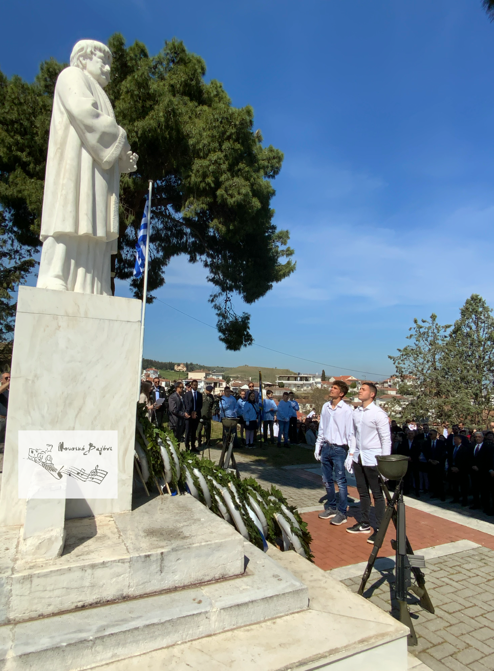 Καταθέσεις Στεφάνων στον Ανδριάντα του Ρήγα