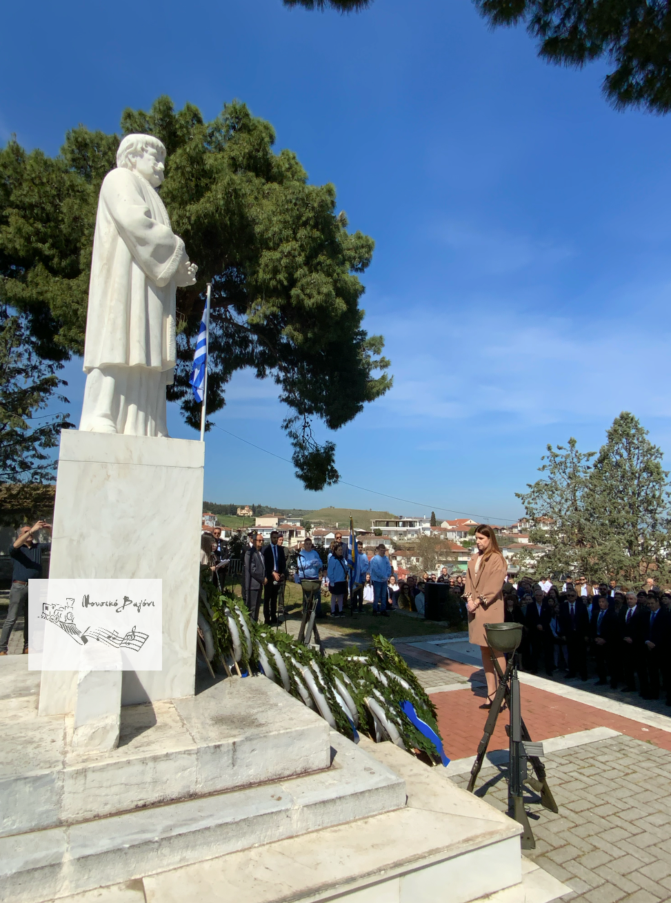 Καταθέσεις Στεφάνων στον Ανδριάντα του Ρήγα