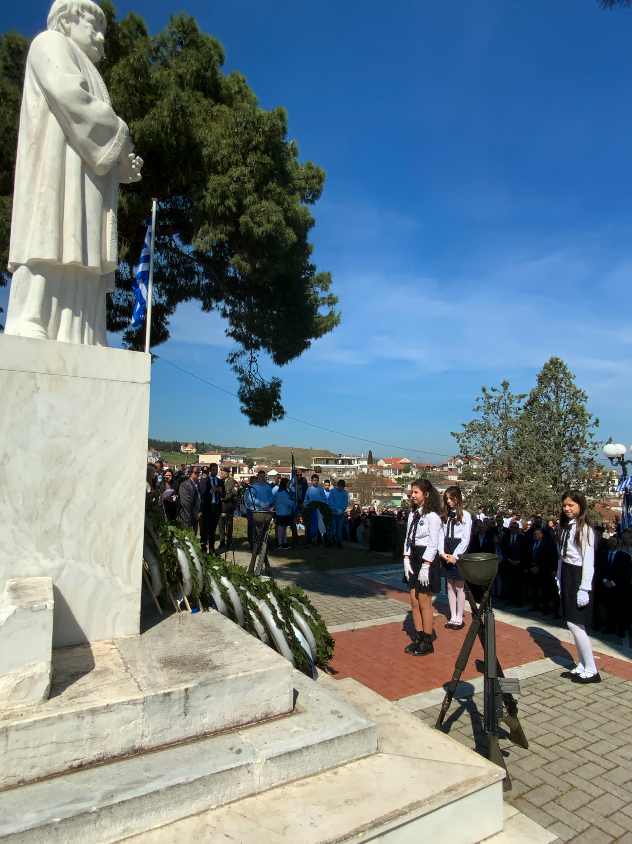 Καταθέσεις Στεφάνων στον Ανδριάντα του Ρήγα