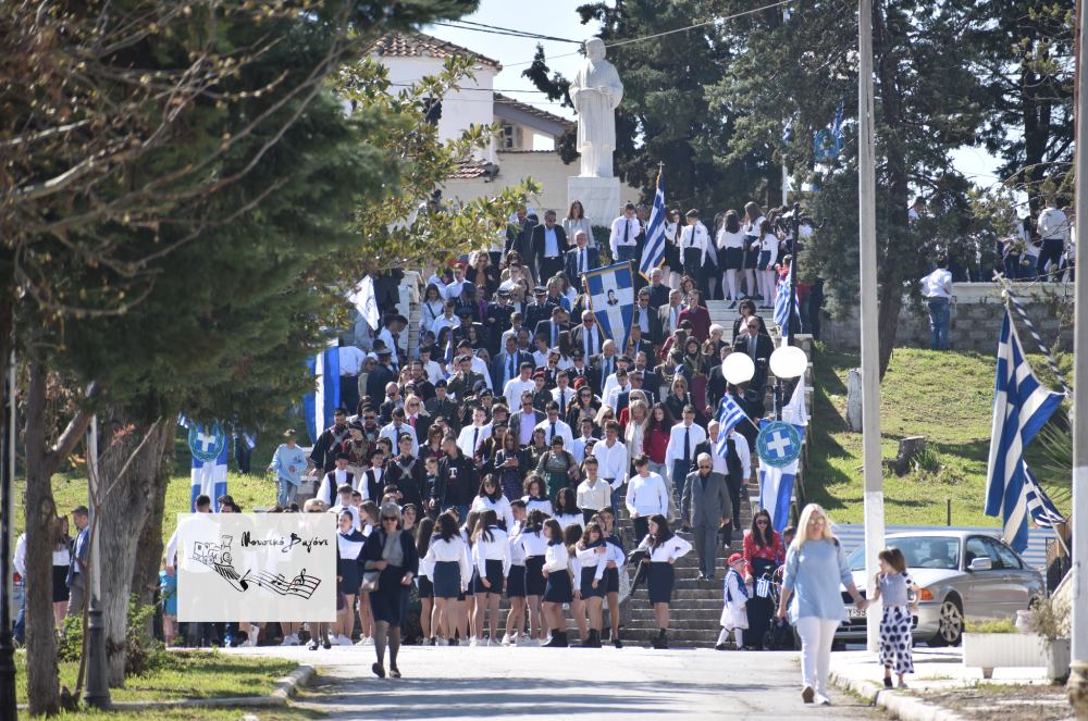 Καταθέσεις Στεφάνων στον Ανδριάντα του Ρήγα