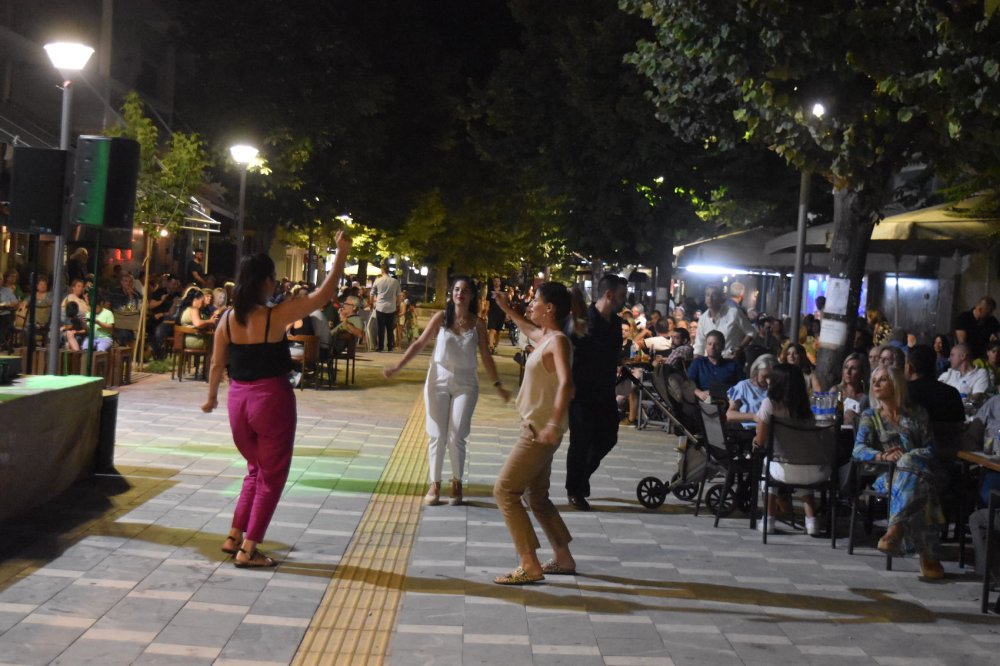 Φωτορεπορτάζ από την παραδοσιακή βραδιά στο Βελεστίνο