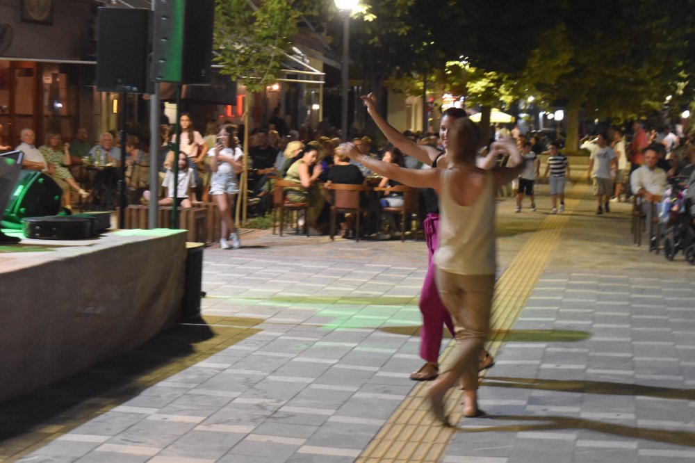 Φωτορεπορτάζ από την παραδοσιακή βραδιά στο Βελεστίνο