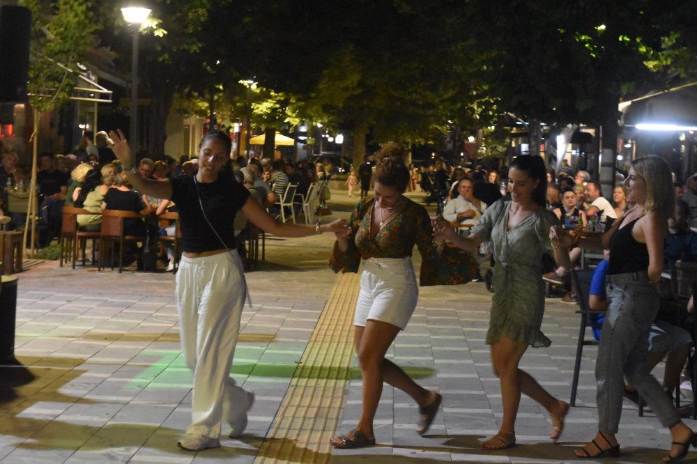 Φωτορεπορτάζ από την παραδοσιακή βραδιά στο Βελεστίνο