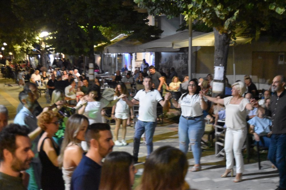 Φωτορεπορτάζ από την παραδοσιακή βραδιά στο Βελεστίνο