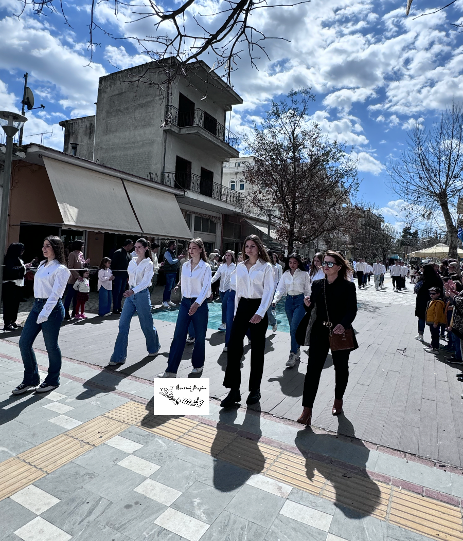 Εικόνες από την παρέλαση της 25ης Μαρτίου στο Βελεστίνο