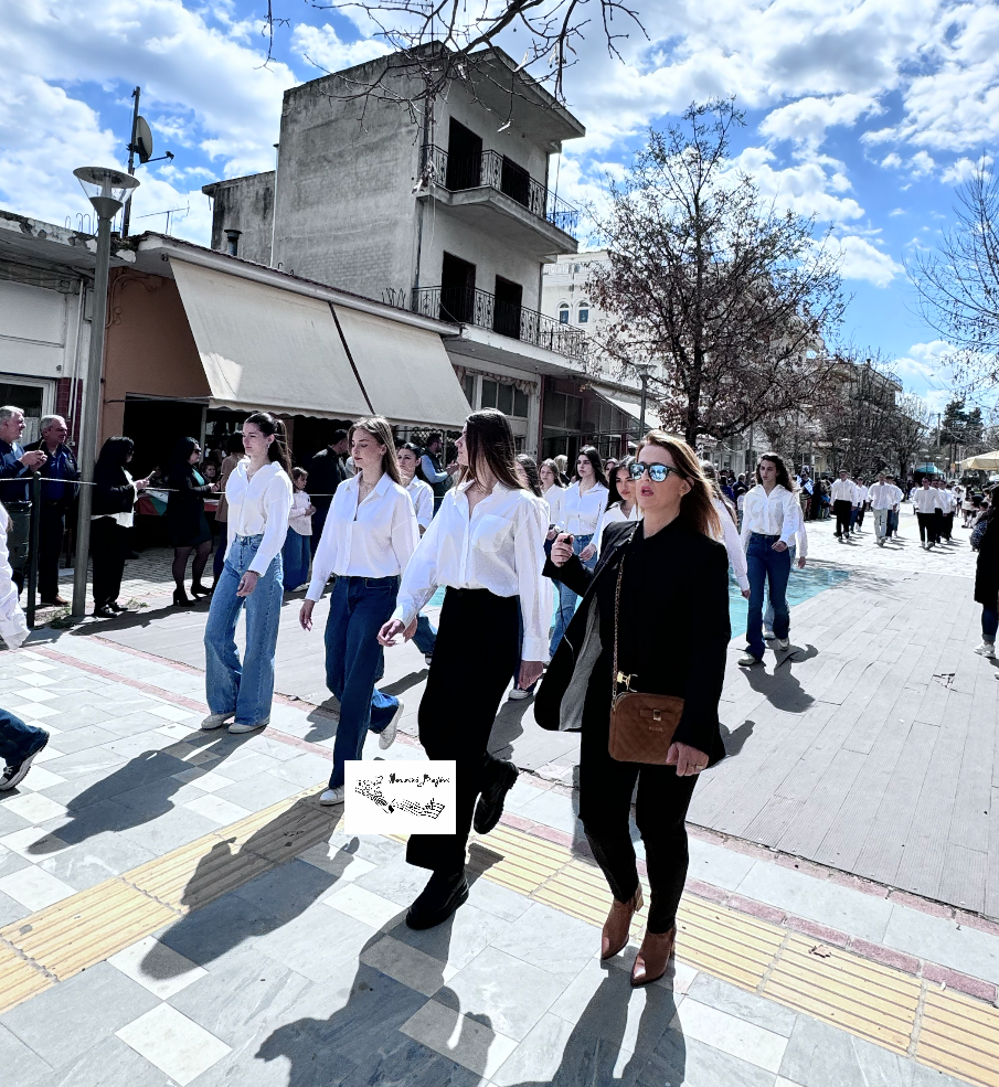 Εικόνες από την παρέλαση της 25ης Μαρτίου στο Βελεστίνο