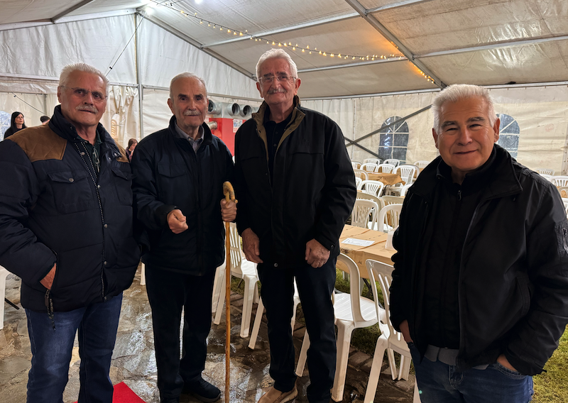 Εικόνες από την Φωταγώγηση του Χριστουγεννιάτικου Δέντρου στο Περίβλεπτο