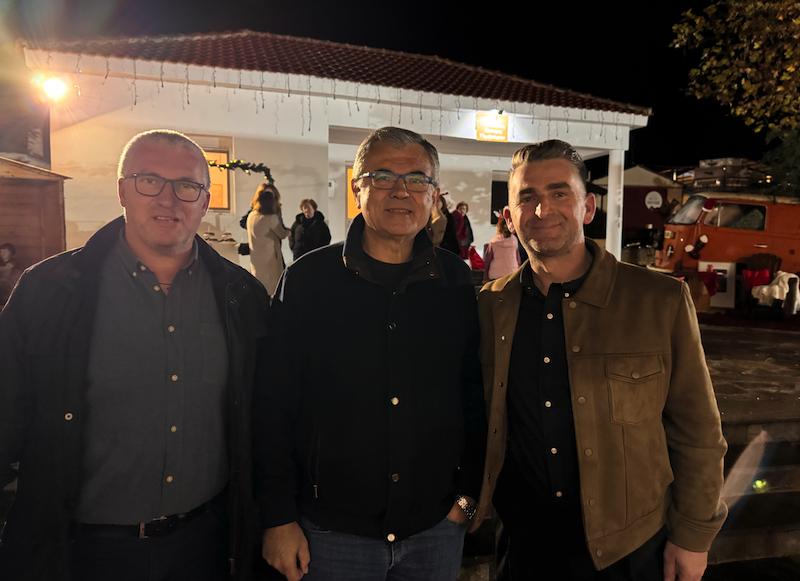 Εικόνες από την Φωταγώγηση του Χριστουγεννιάτικου Δέντρου στο Περίβλεπτο