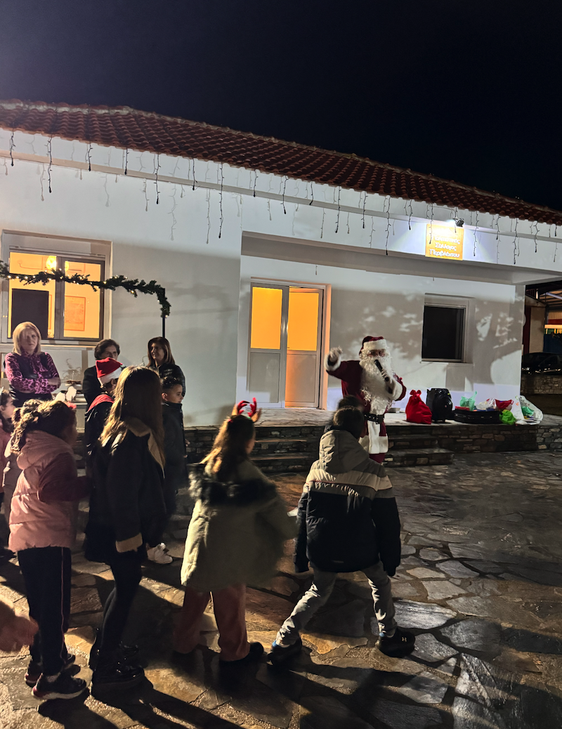 Εικόνες από την Φωταγώγηση του Χριστουγεννιάτικου Δέντρου στο Περίβλεπτο