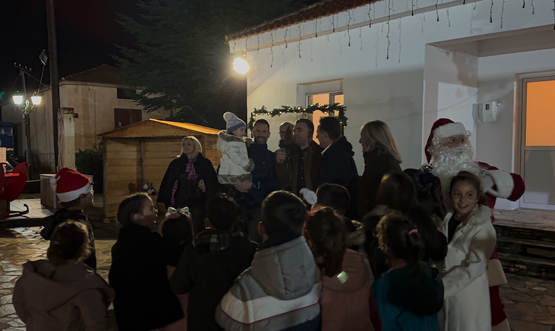 Εικόνες από την Φωταγώγηση του Χριστουγεννιάτικου Δέντρου στο Περίβλεπτο