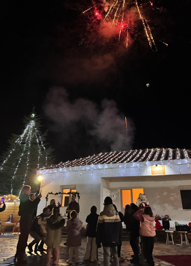 Εικόνες από την Φωταγώγηση του Χριστουγεννιάτικου Δέντρου στο Περίβλεπτο