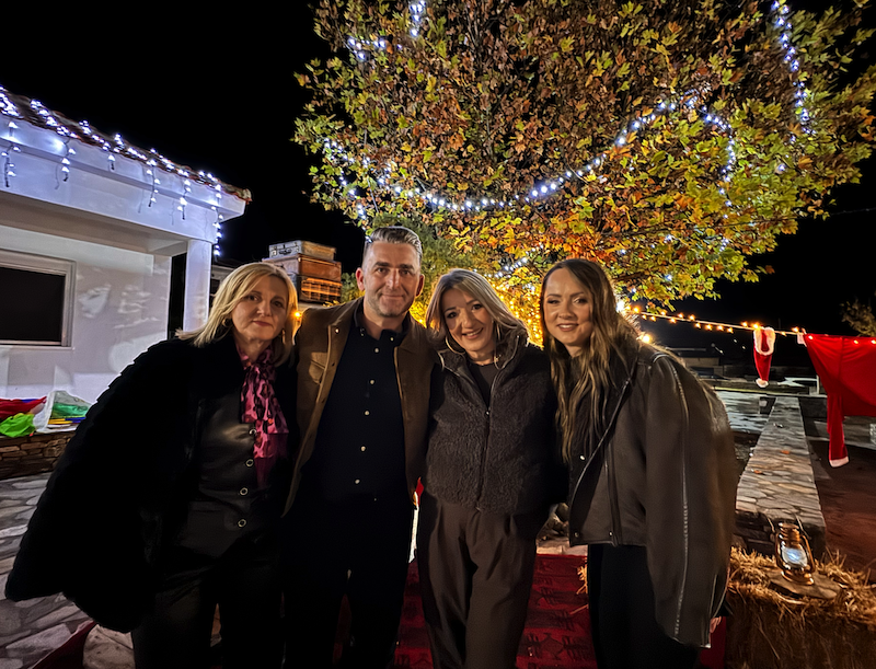 Εικόνες από την Φωταγώγηση του Χριστουγεννιάτικου Δέντρου στο Περίβλεπτο