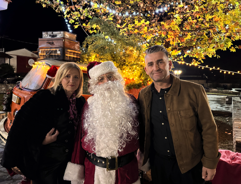 Εικόνες από την Φωταγώγηση του Χριστουγεννιάτικου Δέντρου στο Περίβλεπτο