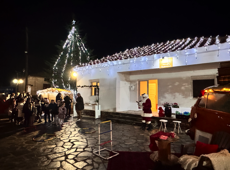 Εικόνες από την Φωταγώγηση του Χριστουγεννιάτικου Δέντρου στο Περίβλεπτο