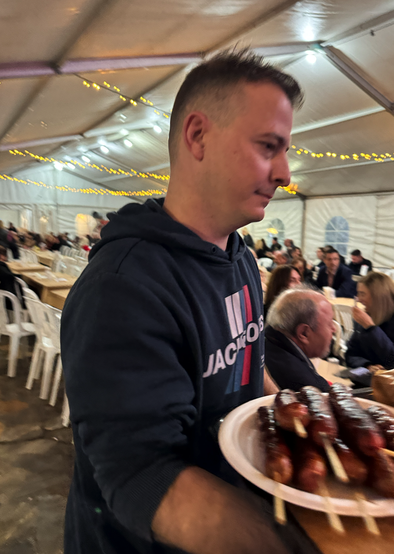 Εικόνες από την Φωταγώγηση του Χριστουγεννιάτικου Δέντρου στο Περίβλεπτο