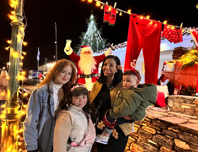 Εικόνες από την Φωταγώγηση του Χριστουγεννιάτικου Δέντρου στο Περίβλεπτο