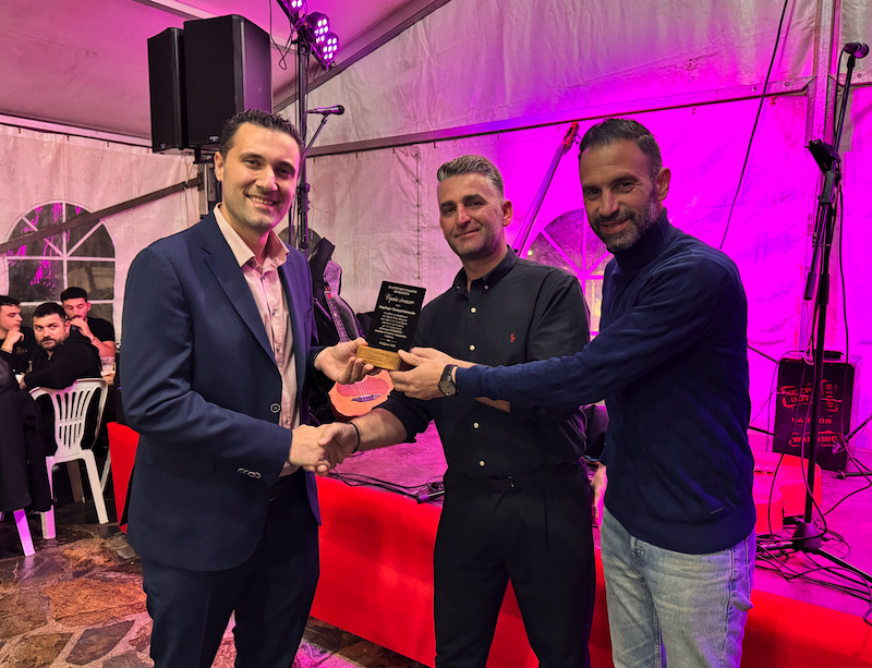 Εικόνες από την Φωταγώγηση του Χριστουγεννιάτικου Δέντρου στο Περίβλεπτο