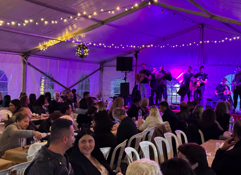 Εικόνες από την Φωταγώγηση του Χριστουγεννιάτικου Δέντρου στο Περίβλεπτο