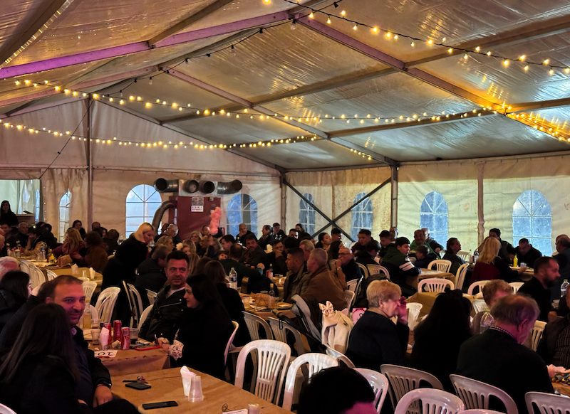 Εικόνες από την Φωταγώγηση του Χριστουγεννιάτικου Δέντρου στο Περίβλεπτο