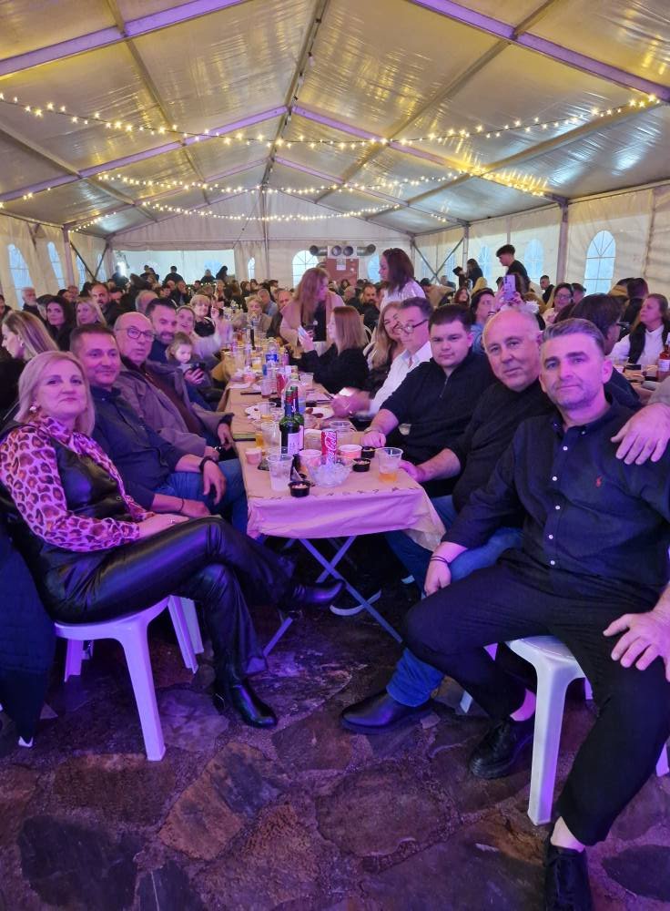 Εικόνες από την Φωταγώγηση του Χριστουγεννιάτικου Δέντρου στο Περίβλεπτο