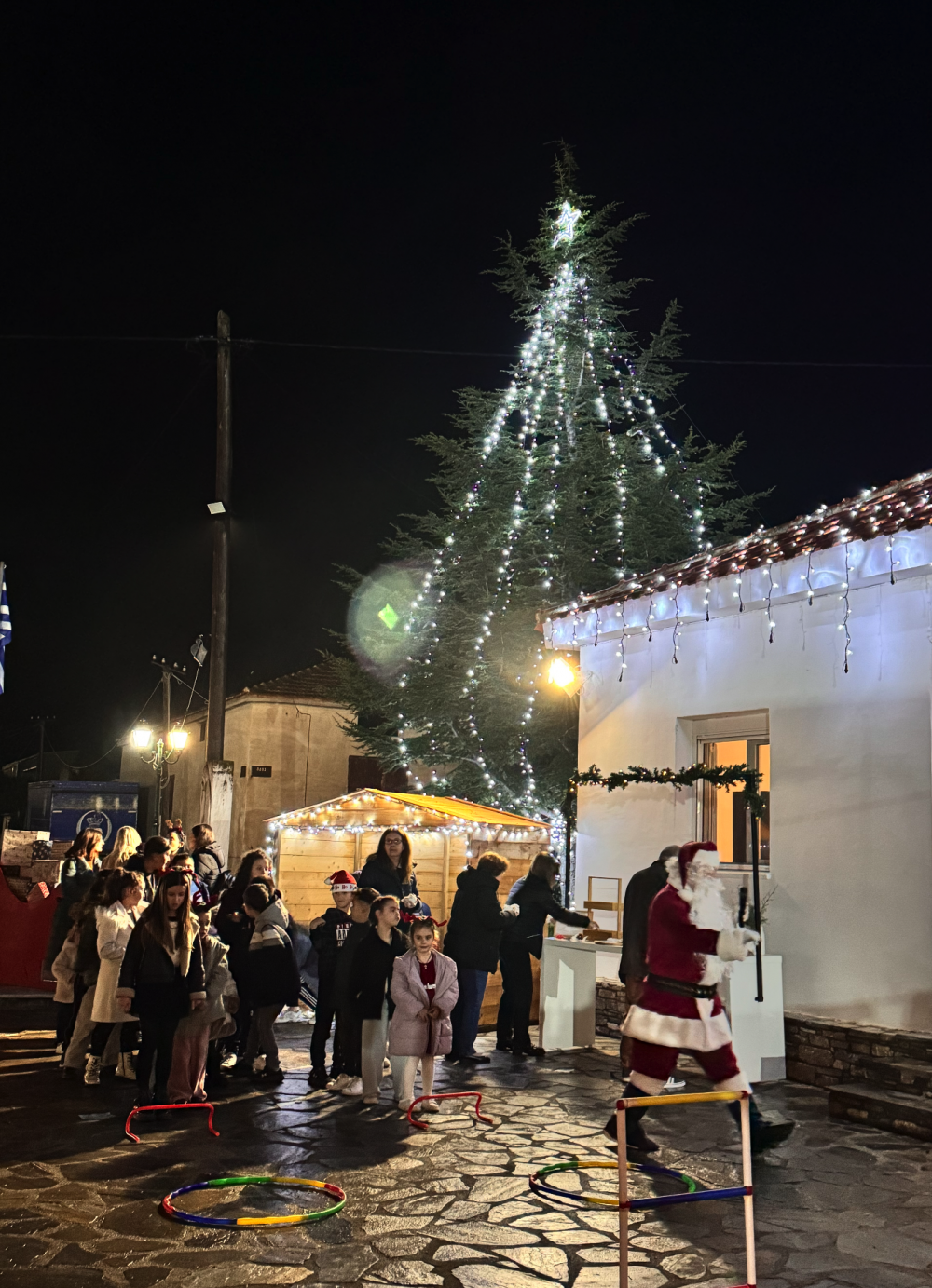 Εικόνες από την Φωταγώγηση του Χριστουγεννιάτικου Δέντρου στο Περίβλεπτο