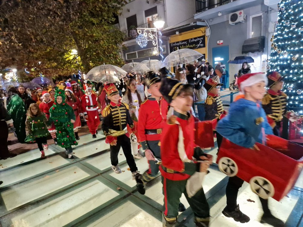 Εικόνες από την Χριστουγεννιάτικη Παρέλαση στο Βελεστίνο