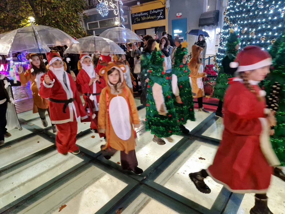 Εικόνες από την Χριστουγεννιάτικη Παρέλαση στο Βελεστίνο