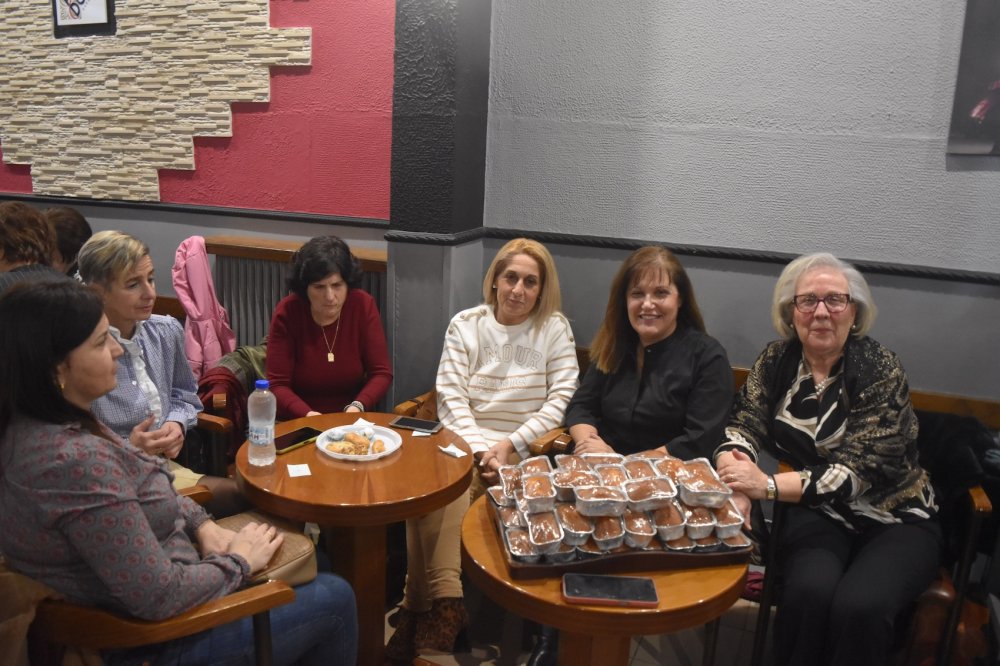 Εικόνες από την κοπή πίτας του Συλλόγου Γυναικών