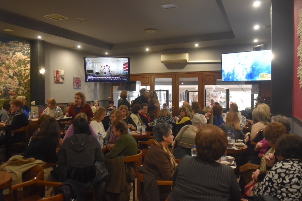 Εικόνες από την κοπή πίτας του Συλλόγου Γυναικών