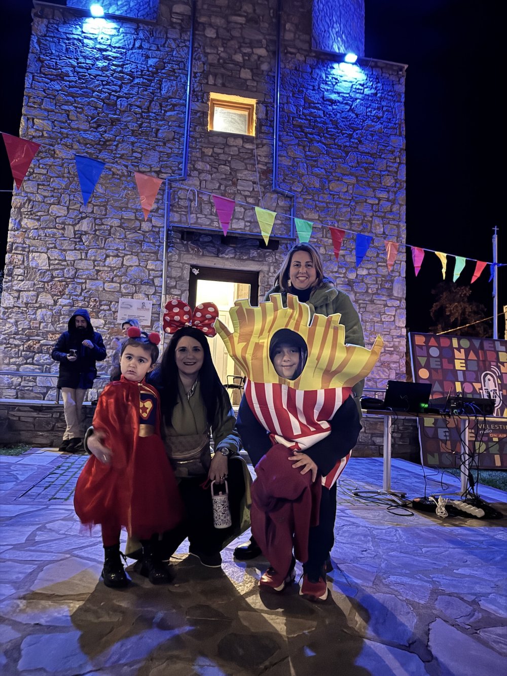 Απίστευτες αμφιέσεις στο πάρτυ του Radio Velestino!