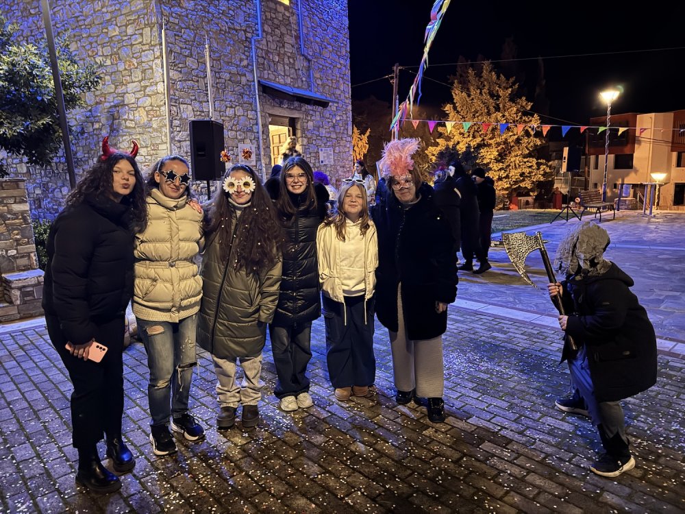 Απίστευτες αμφιέσεις στο πάρτυ του Radio Velestino!