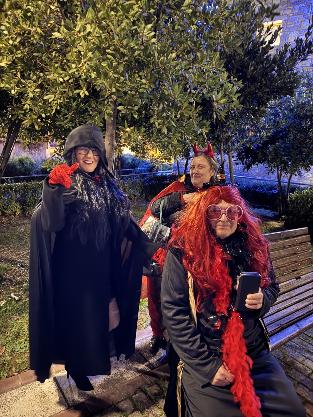 Απίστευτες αμφιέσεις στο πάρτυ του Radio Velestino!