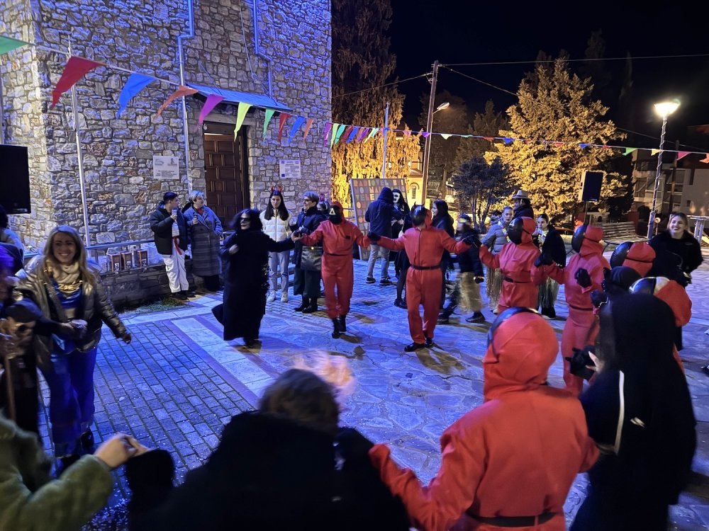 Απίστευτες αμφιέσεις στο πάρτυ του Radio Velestino!