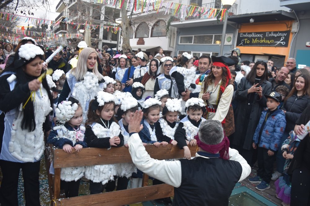 Εικόνες από το Καρναβάλι Βελεστίνου!