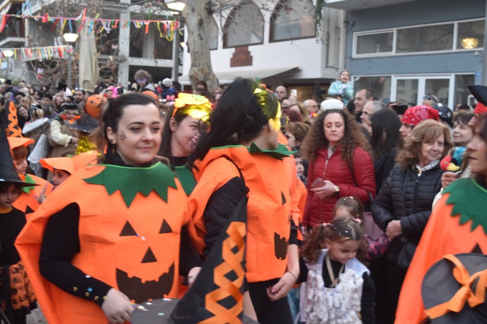 Εικόνες από το Καρναβάλι Βελεστίνου!