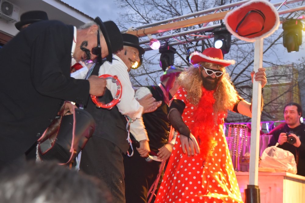 Εικόνες από το Καρναβάλι Βελεστίνου Μέρος 2ο!