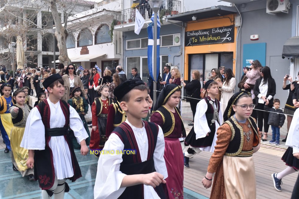 Φωτορεπορτάζ από την Παρέλαση στο Βελεστίνο