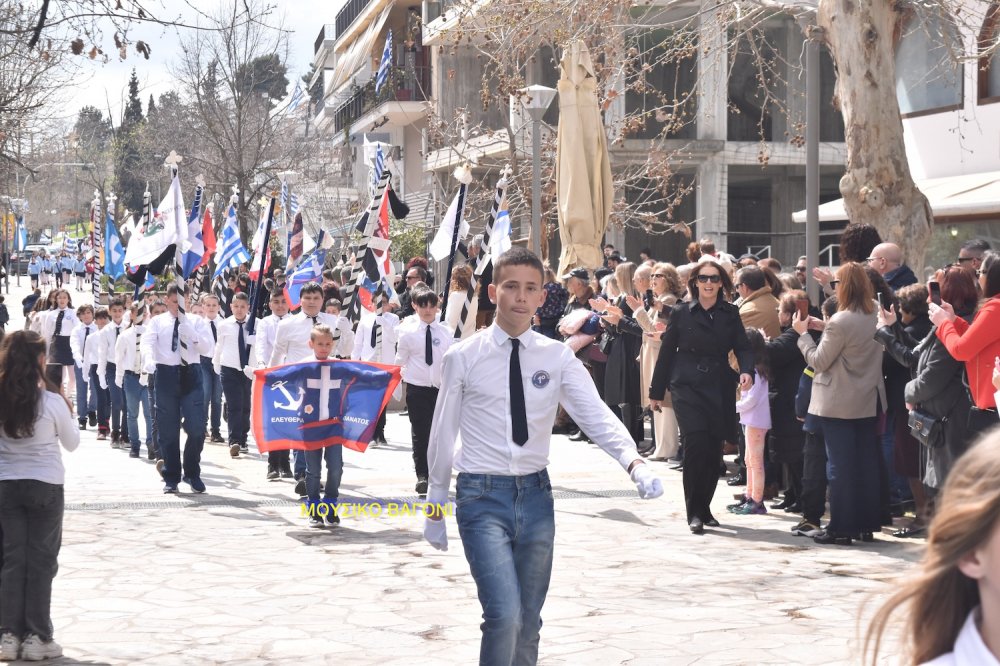 Φωτορεπορτάζ από την Παρέλαση στο Βελεστίνο