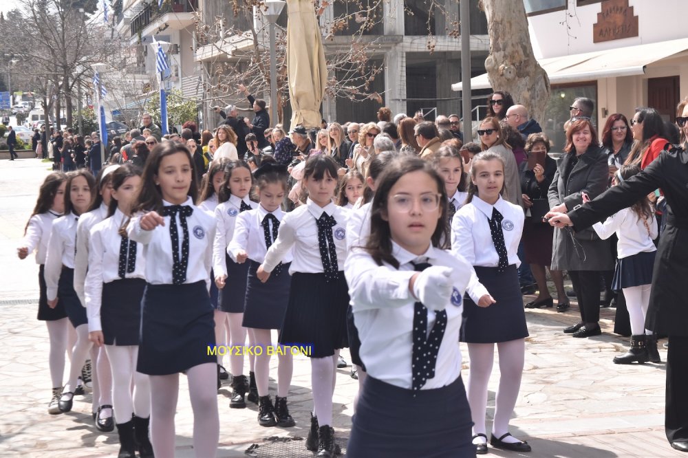 Φωτορεπορτάζ από την Παρέλαση στο Βελεστίνο
