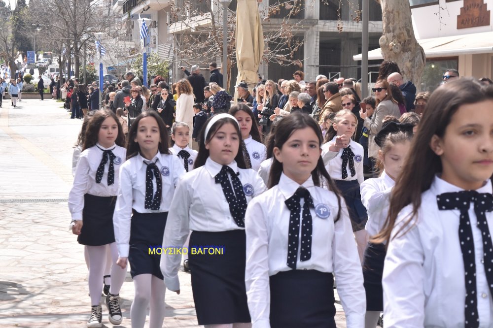 Φωτορεπορτάζ από την Παρέλαση στο Βελεστίνο