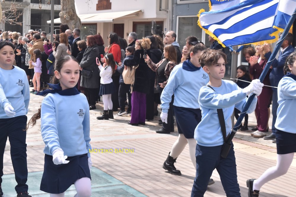 Φωτορεπορτάζ από την Παρέλαση στο Βελεστίνο