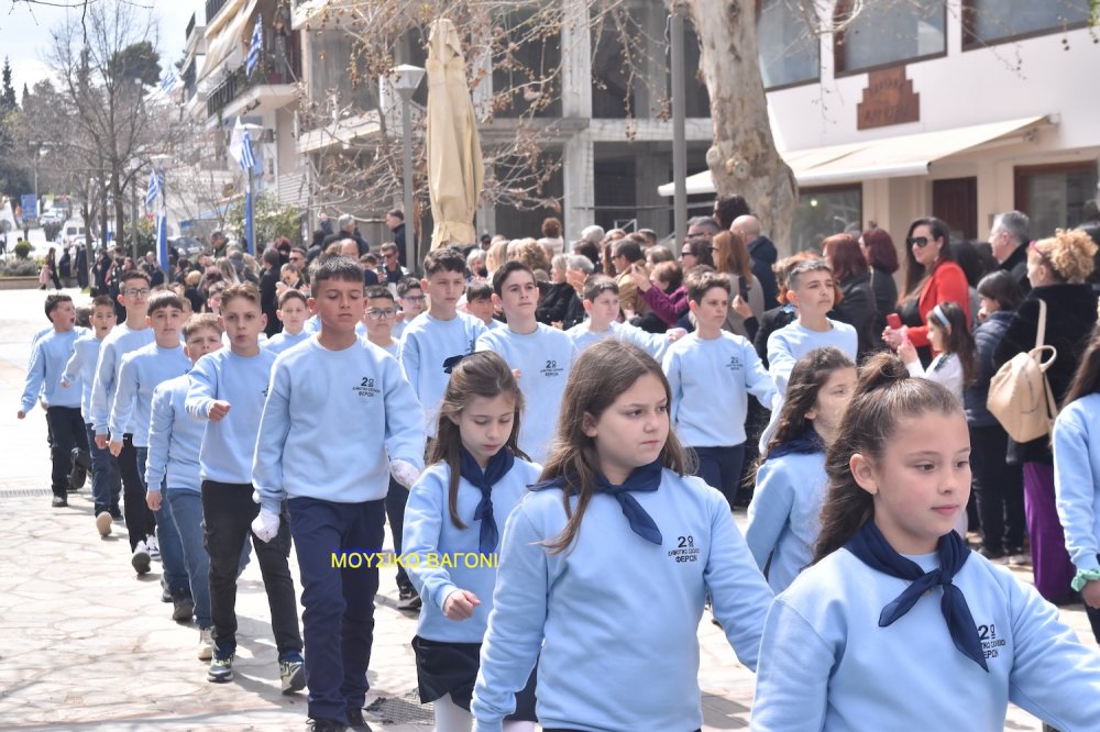 Φωτορεπορτάζ από την Παρέλαση στο Βελεστίνο