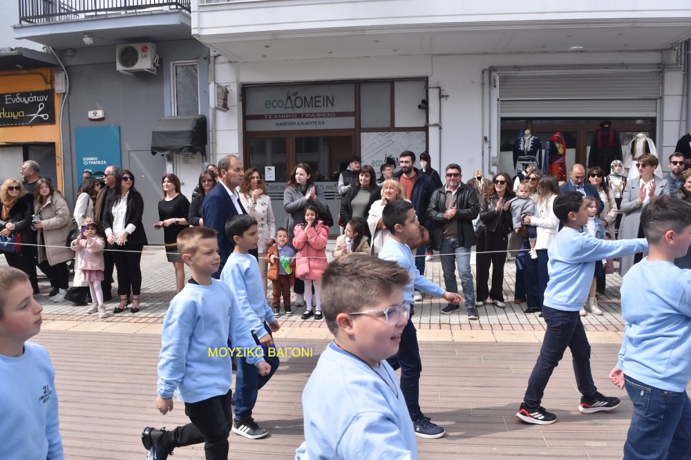 Φωτορεπορτάζ από την Παρέλαση στο Βελεστίνο