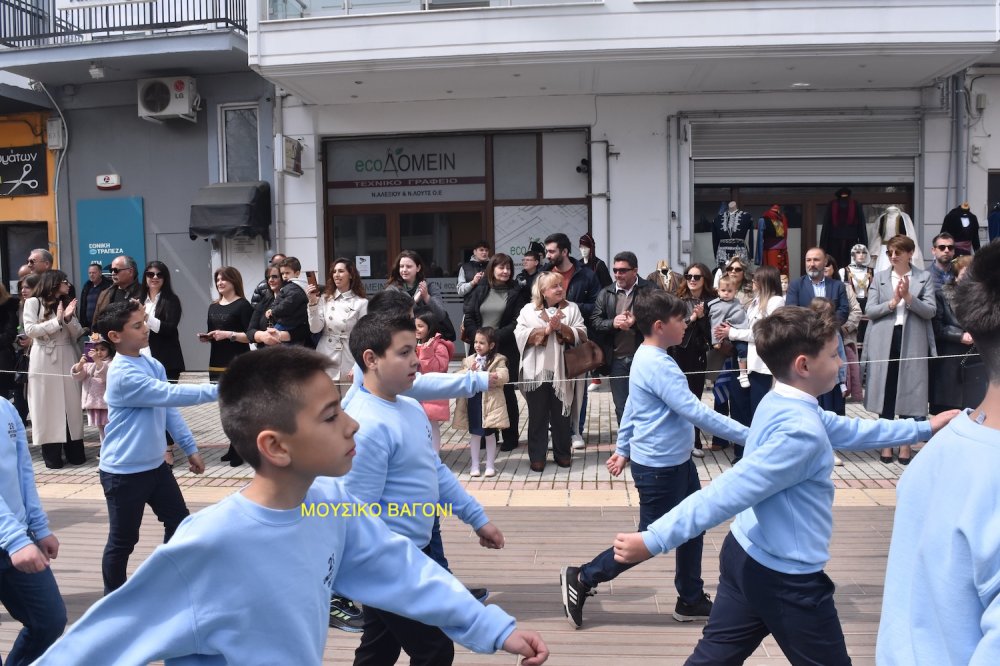 Φωτορεπορτάζ από την Παρέλαση στο Βελεστίνο